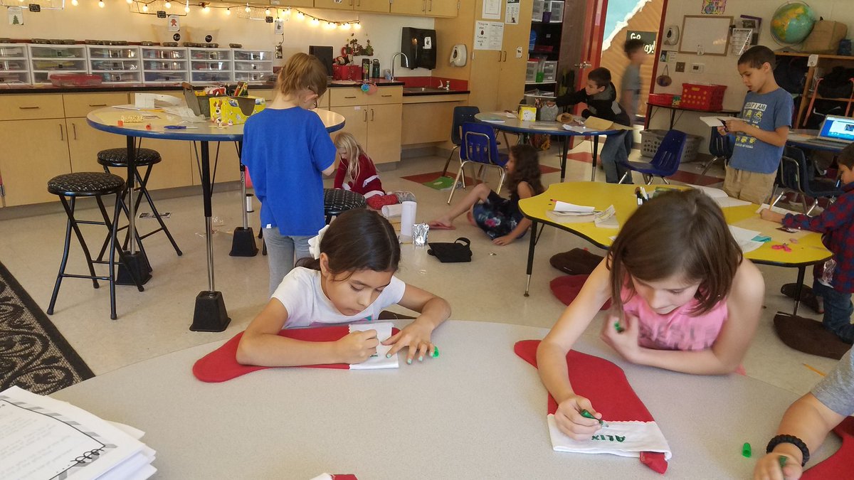 teachingNrm209's tweet photo. SS / Sci projects, stockings, reading,and AR testing , OH My @LampasasIS #thinkbiglampasas @LampasasTCE https://t.co/cUFatM3NN8