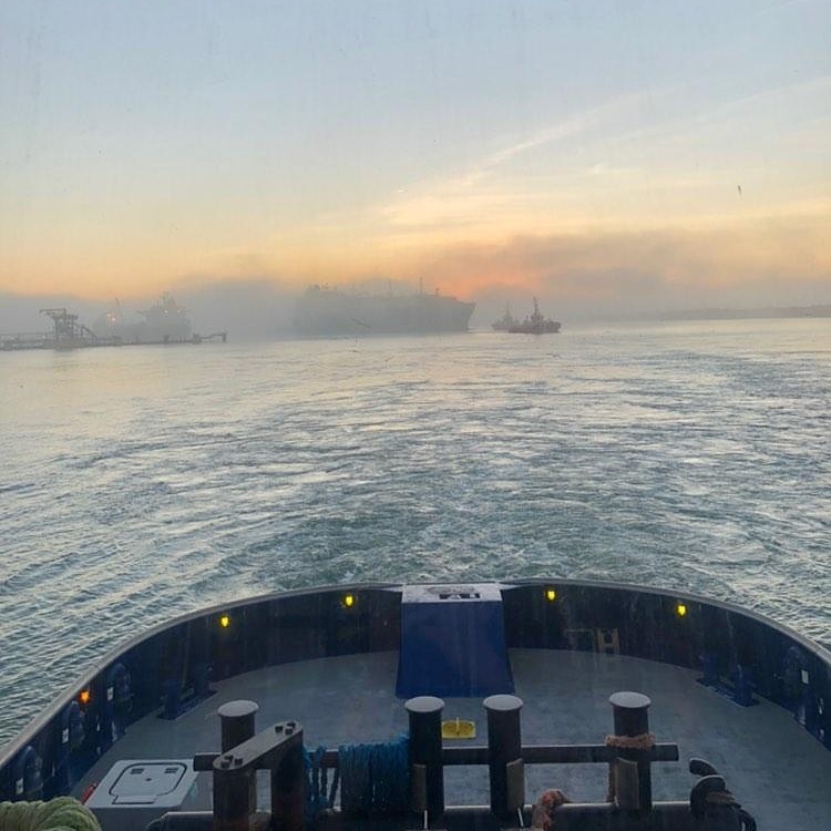 promariners's tweet photo. The stern view of a Signet tug at the crack of dawn. Happy Friday Mariners!
📸: @mag_nilz
#tgif #happyfriday #tug #tuglife #sunrise #dawn #sternview #officeviews #lifeatsea #workonthewater #merchantmariner #maritimeindustry #maritimecommunity https://t.co/ge7oWKNvqL