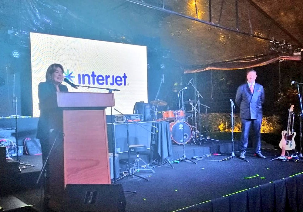 NexosTuristicos's tweet photo. ✈️ Encabezado por la Embajadora de #Colombia🇨🇴 en #México🇲🇽, Patricia Cárdenas @cardenaspe y directivos de @interjet, se llevó a cabo celebración del inicio de operaciones de la #NuevaRuta de #Intejet de #CiudadDeMéxico a #Cartagena #14añosInterjet @PROCOLOMBIACO @colombia_travel https://t.co/oEIOvCISYE