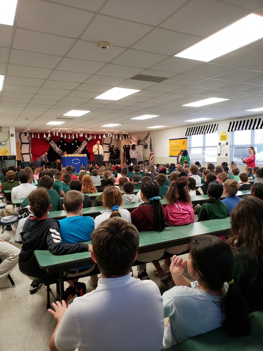 HNC73's tweet photo. Thank you so much to Blue Bell Ice Cream! In honor of becoming a National Blue Ribbon School, Blue Bell treated BBE to an ice cream party. The students LOVED it! 
#DaretobeaBEAR #TPSDPride 
#bluebell https://t.co/PZBetA6tWZ