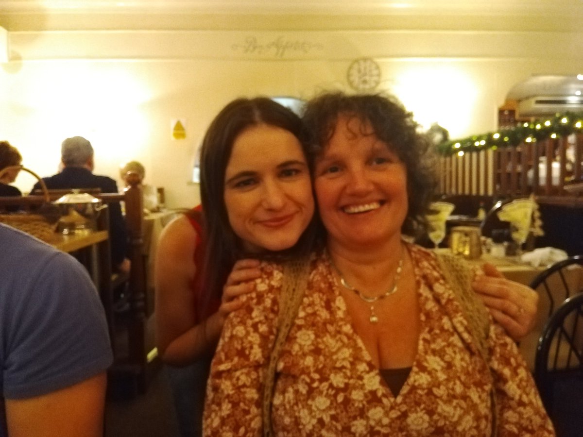 Vicklarrr's tweet photo. I love my work mom #workmother https://t.co/3PBQ6q0ZEa