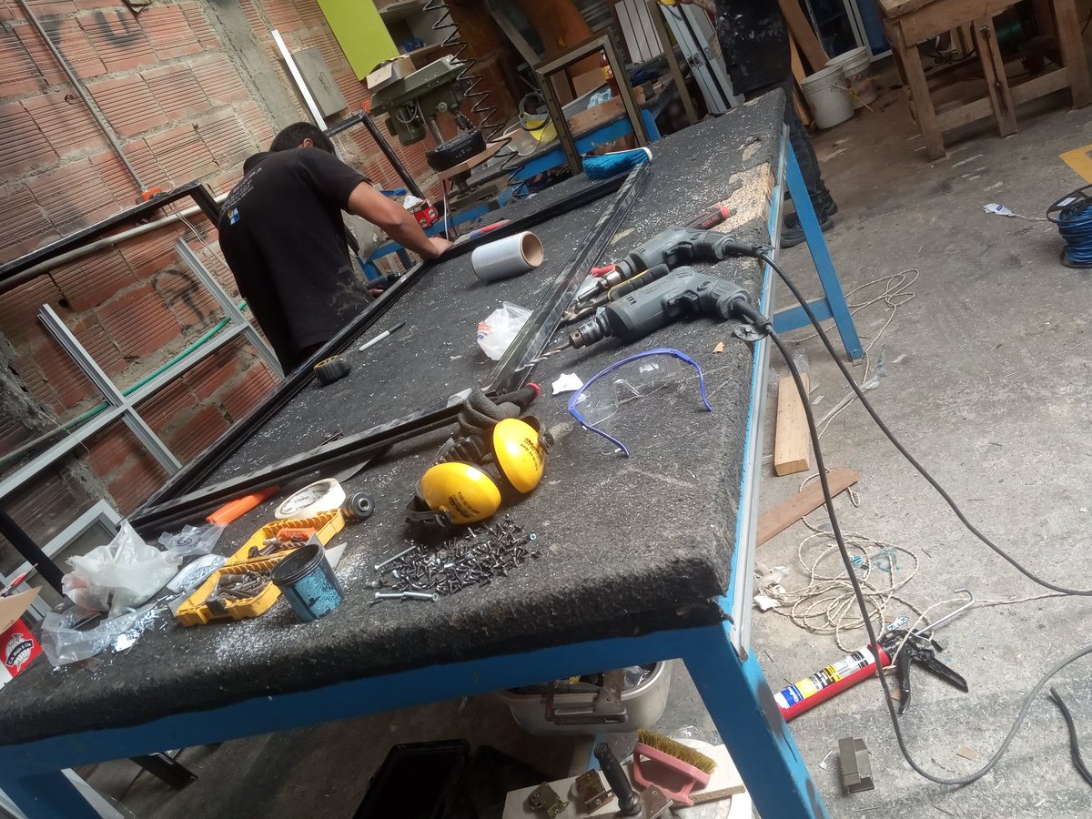 ESTRUCTUR's tweet photo. 🛠️👷Hoy vengo a trabajar con calidad🛠️👷
#diseñosterespalda
#fabricadeventanas https://t.co/D0Bqj8d7Pl