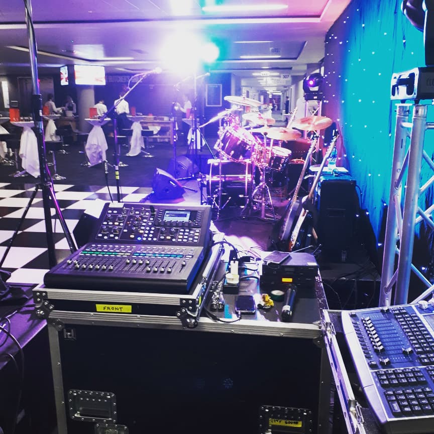 DoubleCrossDCX's tweet photo. Ready to go at the Aviva Stadium #coverband #livemusic ##corporategig #Guitars https://t.co/NRc5WtB5NB