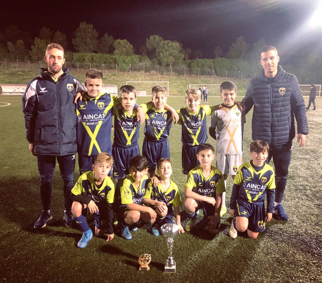 🔵🔵BENJAMÍ A
💚💙TORNEIG <a href="/FClubSantboia/">Futbol Club Santboià</a>

El Benjamí A fa un torneig de la Puríssima espectacular i es proclama CAMPIÓ després de vèncer a les millors pedreres de Catalunya.

Semifinals: Victòria vs <a href="/CFDamm/">Club de Futbol Damm</a>

Final: Victòria vs <a href="/FCBmasia/">FC Barcelona - Masia</a>

🏆CAMPIONS🏆

💙💚⚽

#EFGavà #SomEFG