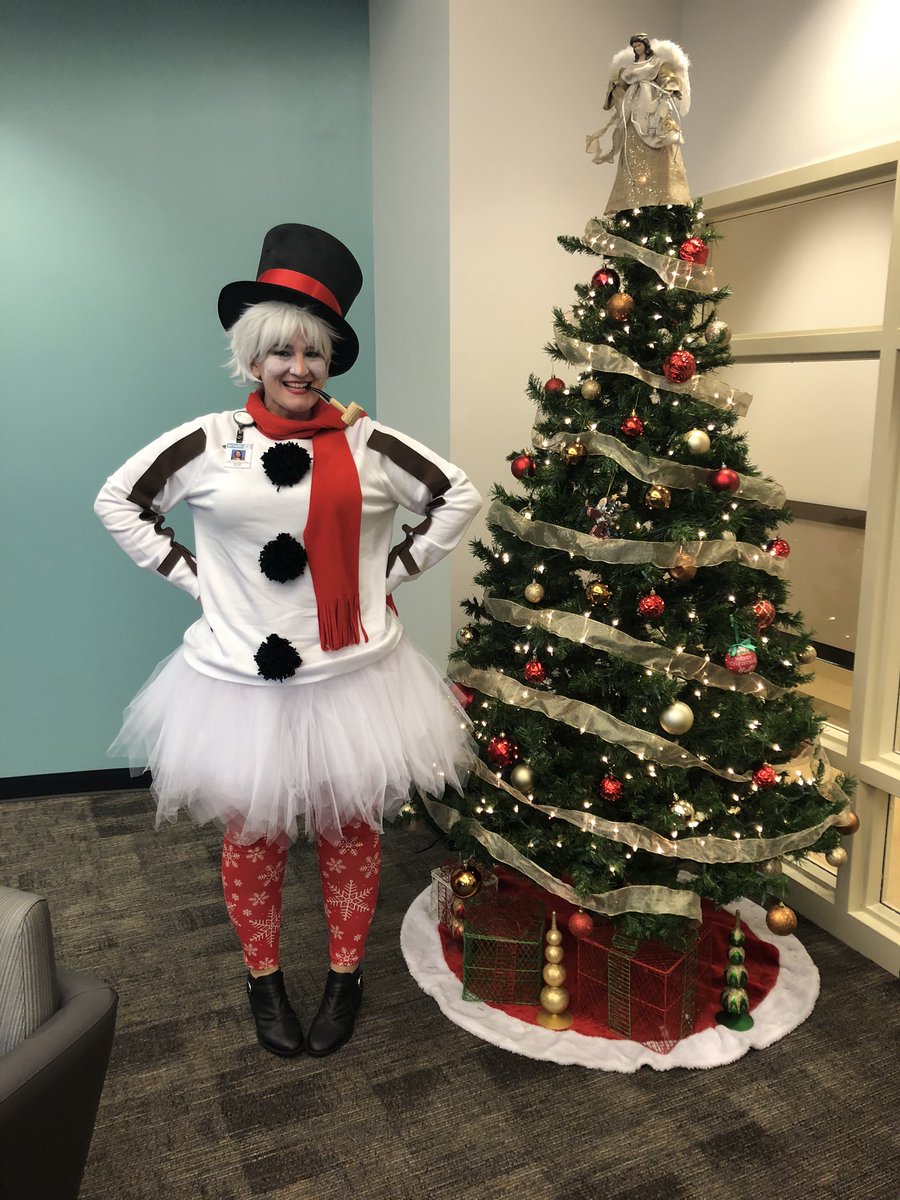 khechara's tweet photo. All winners in my book! ๐#UglySweaterSpring https://t.co/5f4NhVnd52