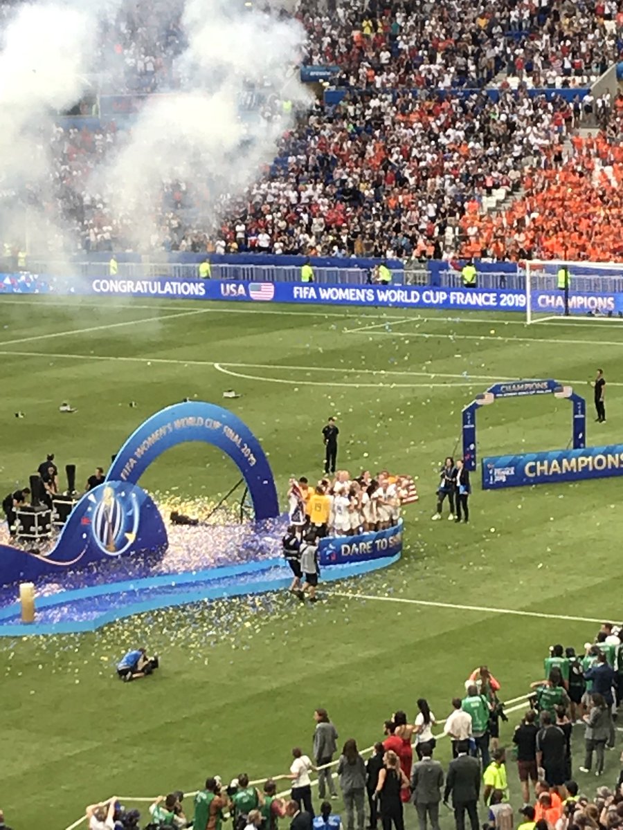 Sachi_bear's tweet photo. From the epic France quarterfinal to the earning that 4th Star in Lyon, plus the honor of meeting USWNT legend Brandi Chastain, France 2019 was an unforgettable experience. #BestOfUS2019 https://t.co/Xbw5sUg4UN