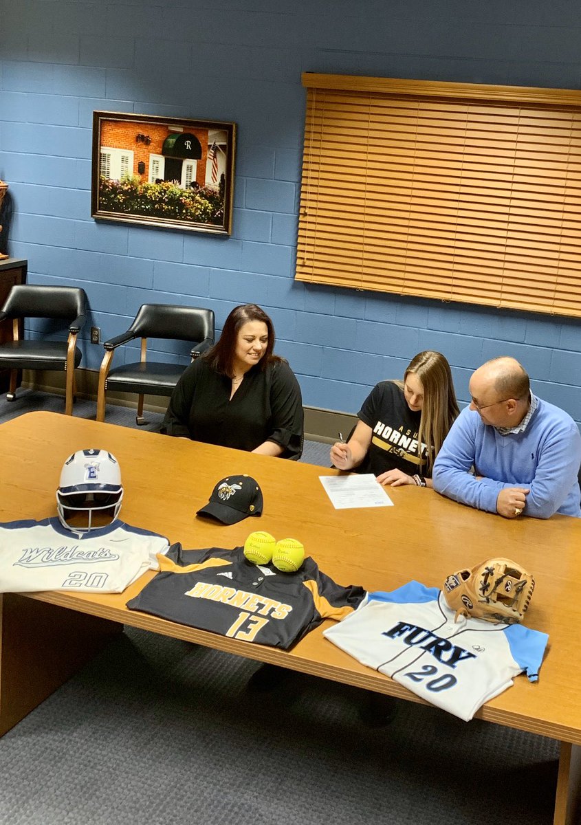 EHScatsSoftball's tweet photo. Congratulations to senior SS/OF Elizabeth Williams @elizabxthw on signing to continue her softball career at @BamaStateSB !! #GoCats #StingersOut https://t.co/fYJ25njmtO