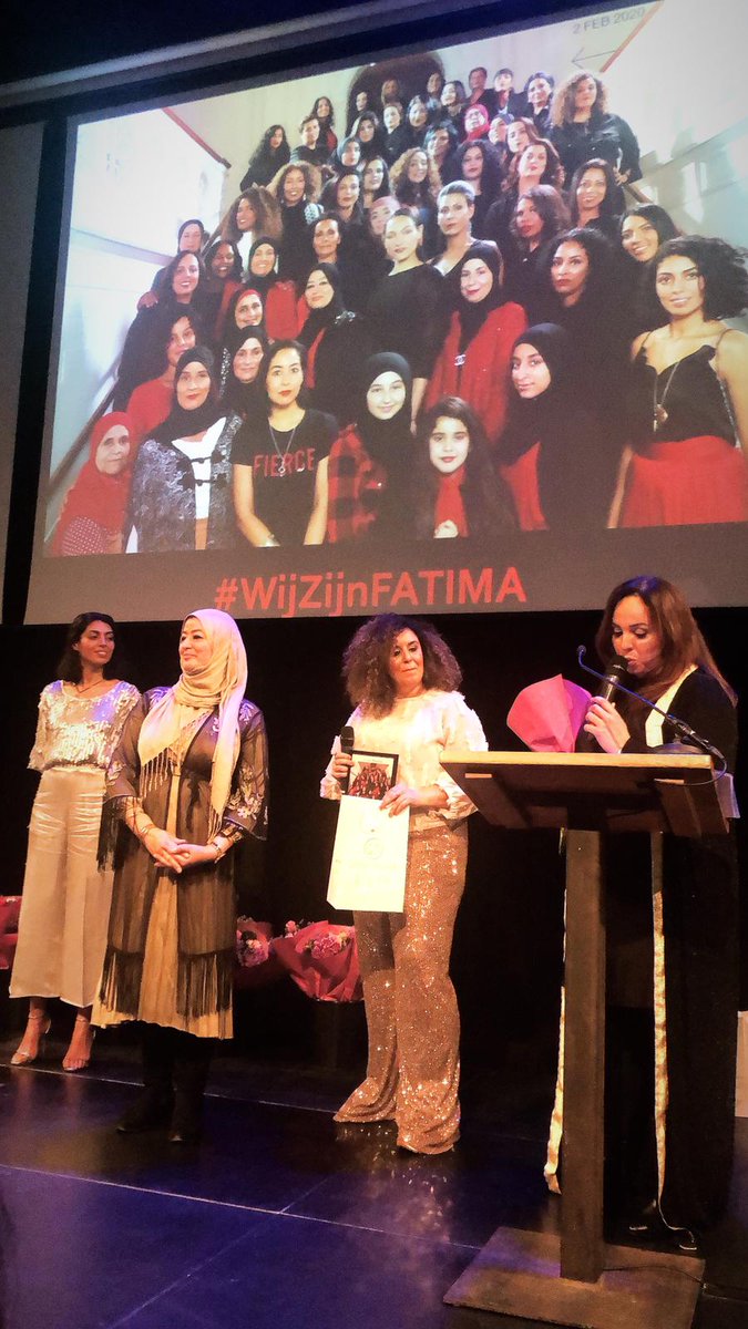Een applaus klonk niet alleen voor de vrouwen die eerder een praatje gaven, maar ook voor alle andere Nederlandse Marokkaanse vrouwen die stuk voor stuk een presentje verdienen. 

bit.ly/2LwpkMy