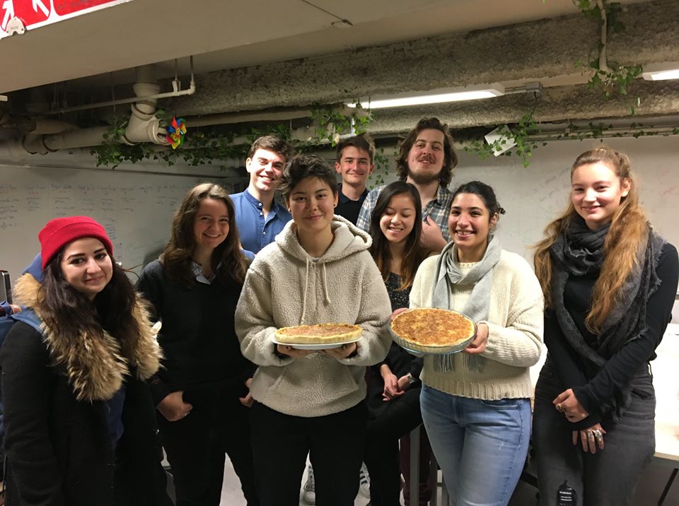 Hey Saison clôturée par une quiche aux poireaux et la plantation de tulipes ! 
Et petite fête aka THE dégustation maison avec les membres de <a href="/NoiseEce/">NOISE ECE</a> !

Merci encore à tous les participants. 🙂
Sachez qu'un projet grandi dans l'ombre, toujours plus cool 🤘

#vieassoece #botcal