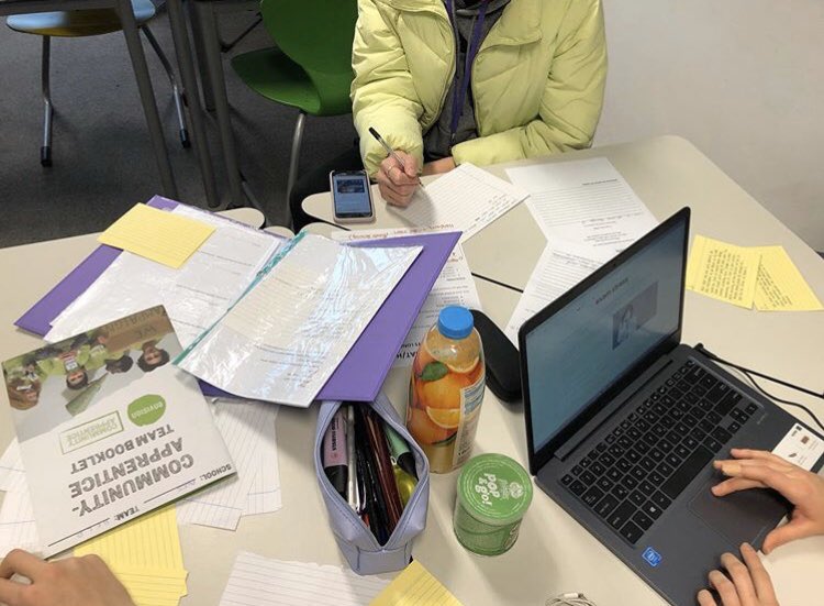 envision_help's tweet image. Working on our pitching challenge! #teamhelp #mentalhealth #examstress #yougotthis #envisionuk #healthyexamlifeproject #weareheretohelp