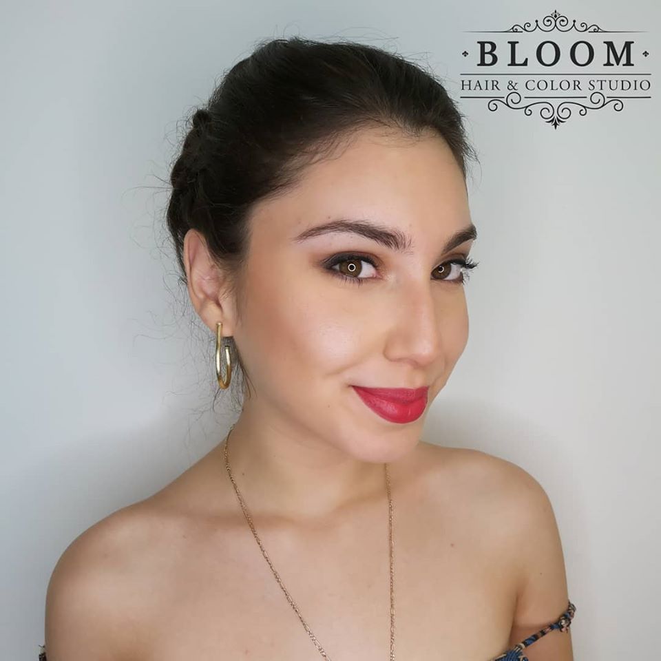 BloomHairColor's tweet photo. Peinado 💆♀️y maquillaje 💄por @makeupcj_ para madre e hija ??? O hermanas ????... jajajaj @abugoch_romagnoli
@michelleromagnoli (La rubia !!!) 👱🏽♀️
#maccosmetics #nyxcosmeticschile #lagirl #makeupchile #lascondes #santiago #scl
#makeup #gala #graduacion #maquillaje #matrimonio https://t.co/ENDjY3bx9P