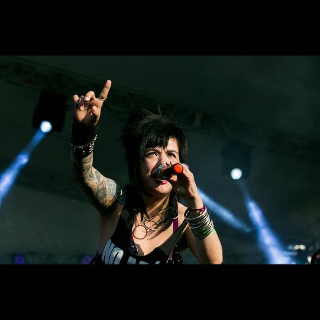 AutopistaRock's tweet photo. En la tarima @laspoker 🍺🍻 Estas señoritas después de su gran presentación en México, lo están entregando todo aquí en el #knotfestcolombia 🇨🇴🤘💪
Foto📸 de #DavidMicolta
Un evento @ParamoPresenta https://t.co/gCsb8JNKYx