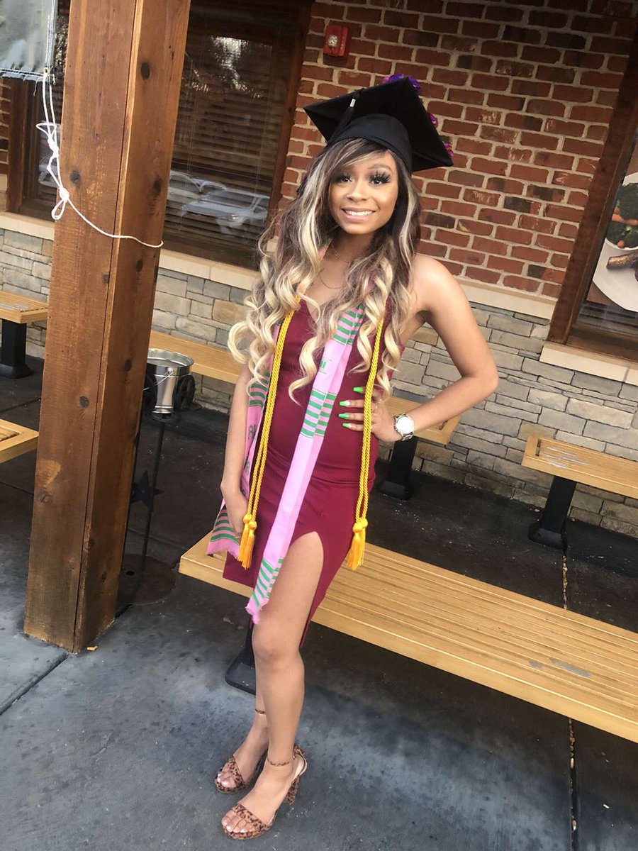 t_monae16's tweet photo. The price just went up👩🏽‍🎓💰#onedegreehotter https://t.co/VCcfbqHRqr