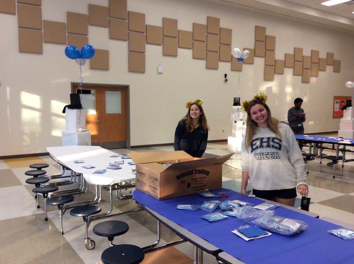 JMartinezneff's tweet photo. Decorating for our students 2019 Winter Wonderland@Neff💙 https://t.co/lYGLlnDxvx