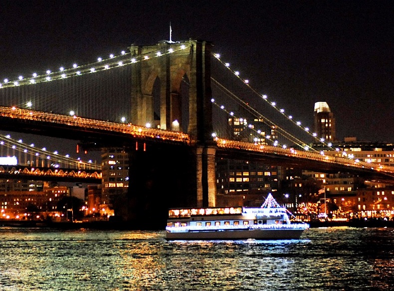 SSCYachtEvents's tweet photo. The Eastern Star with a stunning #NYC view -- what a show for your wedding or party guests! #yachtwedding #njwedding https://t.co/qFa1ndRhxn