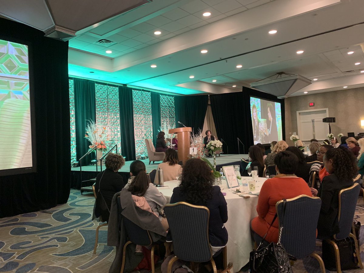 IAmSophiaNelson's tweet image. Loving this women’s panel @vawomenbizcon featuring @ToniTWhitley of @Microsoft and executives from @EsteeLauder and @Sonabank #VABizCon