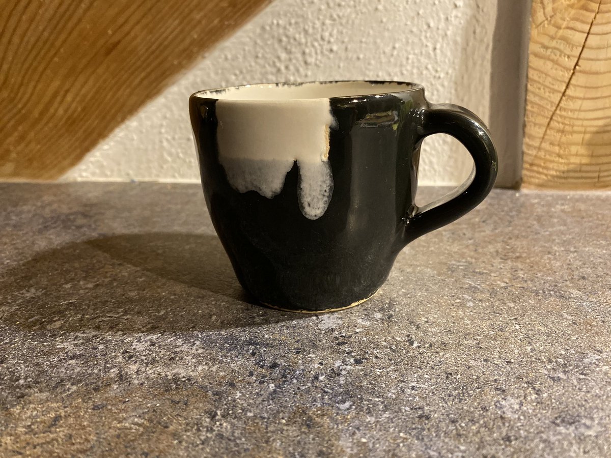 Nach der Kleidung für die modebewusste Geistlichkeit habe ich mal die passende Kaffeetasse gemacht. Leider ist die „Collarcup“ noch nicht optimal gelungen wie geplant (foto1) ... #collarcup #clergycup #coffeeforpreacher