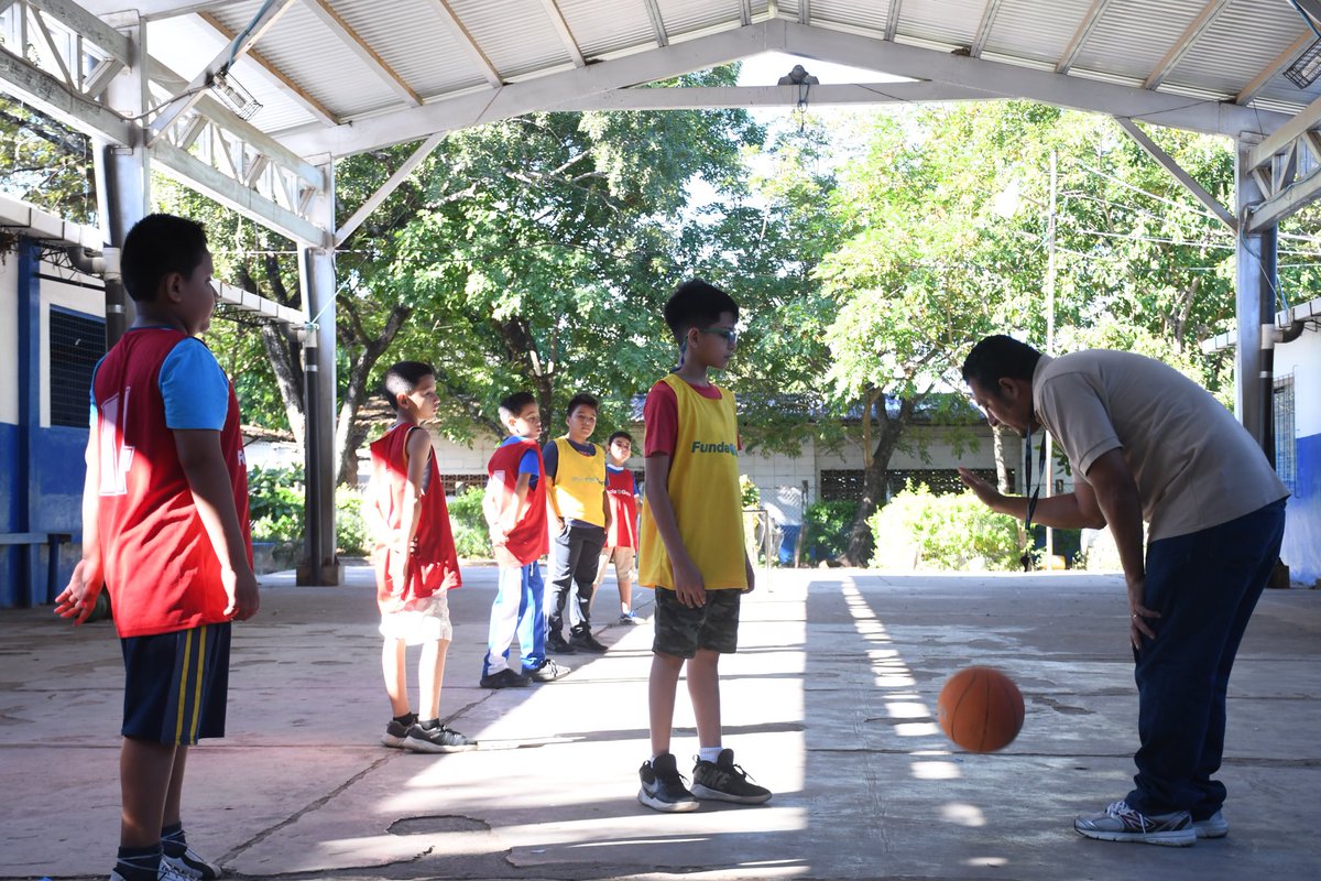 LaGeoSV's tweet photo. Durante el curso de verano de #FundaGeo, se impartirán clases de matemáticas, inglés, manualidades, pintura, natación y basketball. #SomosLaGeo https://t.co/4wSCtkKUJD
