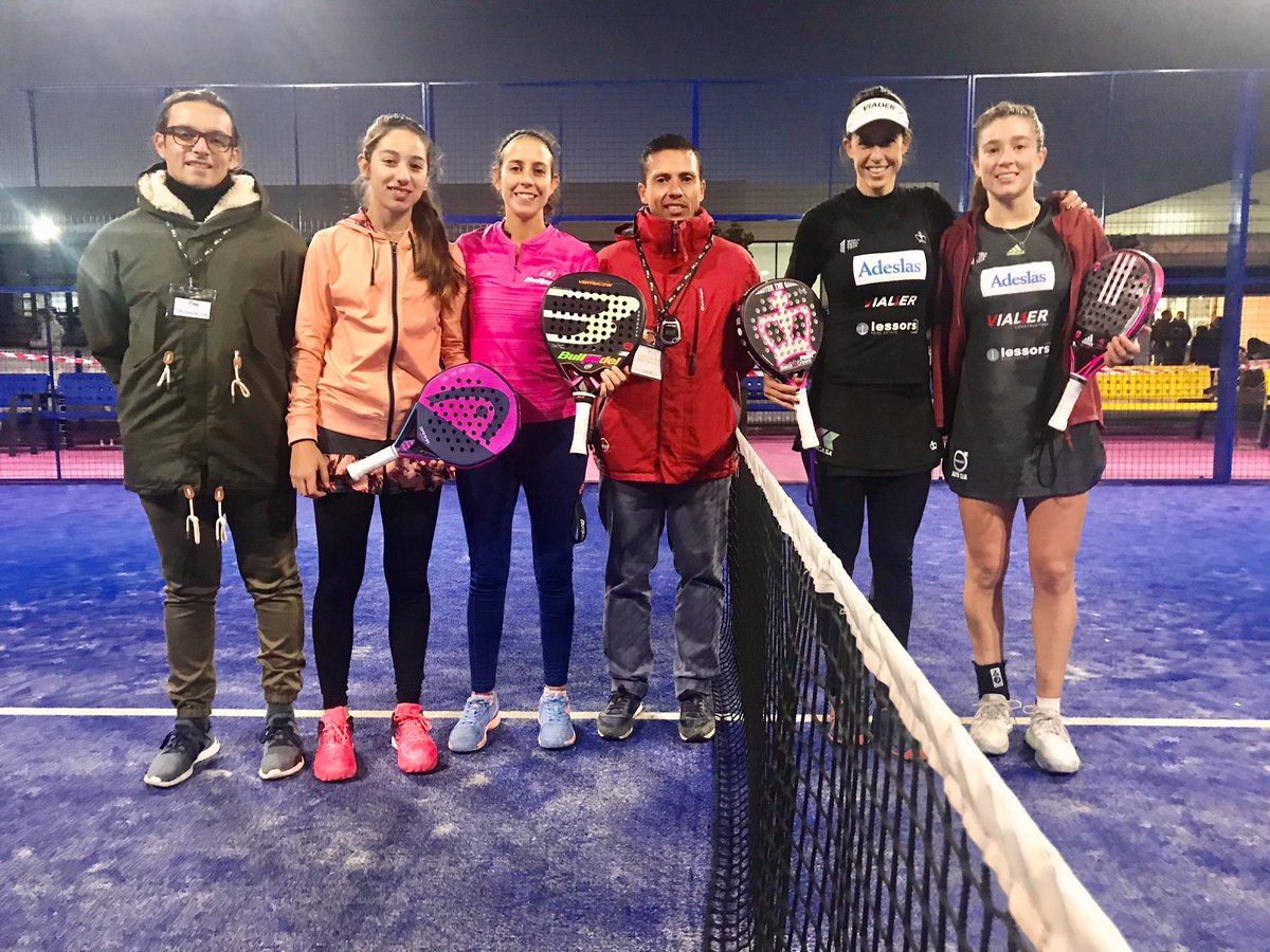 padelfederacion's tweet photo. XXXV Campeonato España 🇪🇸 Absoluto de #Pádel
🏆 #CEAbsFEP
📍@Clubdeocionudos
Los Cuartos de Final en categoría femenina 🚺 nos dan partidos extraordinarios, sin sorpresas y las cuatro #CS jugarán mañana para una plaza en la Final.
#CuadroFinal
👉 https://t.co/7zaltgRT2b https://t.co/IMHgJLw8zM
