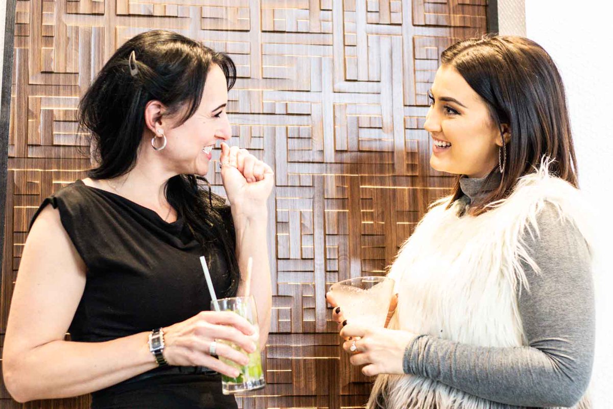 vibspringfield's tweet photo. Relaxing and socializing is one of our guests favorite things to do! Our modern and comfortable lobby make that possible when you feel like you're at home! 😍 https://t.co/vAW7qjJKXM