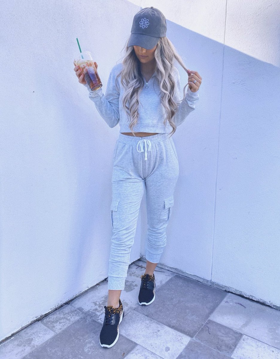 shophopes319's tweet photo. For all you babes on the go 🏃🏽♀️
This new “Just Relax” set is the easiest way to look put together instantly! Add our “Run Wild Sneakers” & a #shophopes hat to complete the look! 🖤
https://t.co/YvVIWr1eso https://t.co/lpExMtAEft