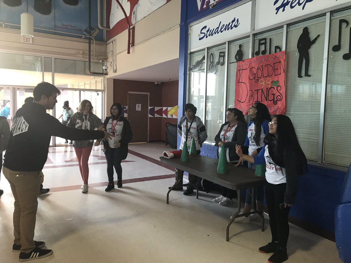 Link Crew wishes everyone a very Happy Holiday Season. #classof2023 <a href="/MrMagness/">Mr. Magness, NBCT</a> <a href="/BoomerangPrjct/">Boomerang Project</a> <a href="/Valley_Magnet/">Valley Magnet</a> @Valley_Vikings