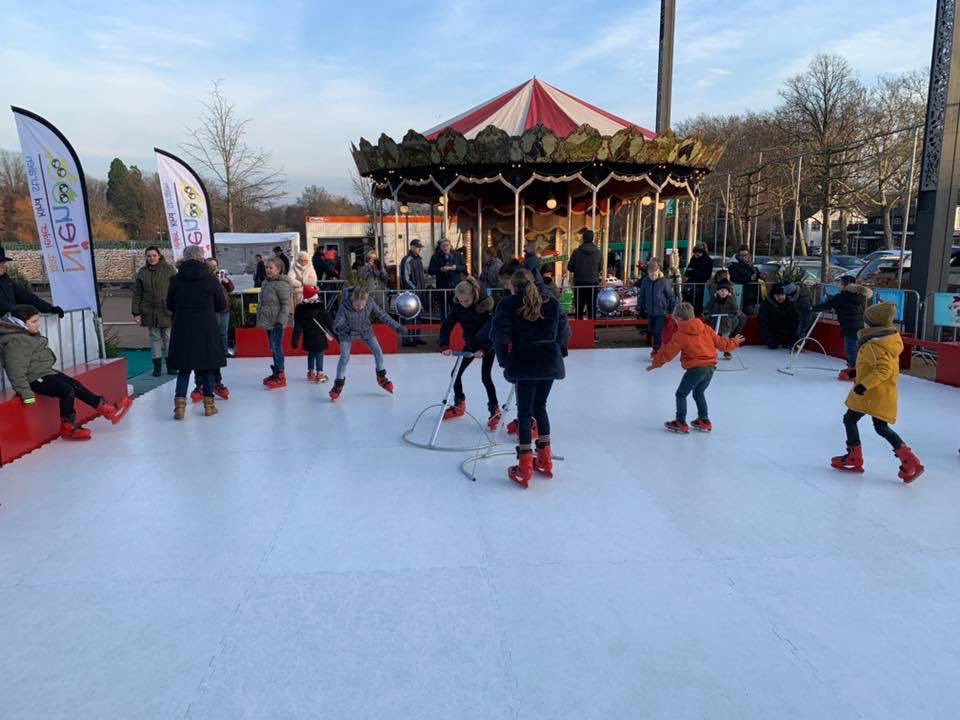 stichtingnienoo's tweet photo. Van vrijdag 13 december t/m zondag 15 december vindt het Feest der Verwondering weer plaats in @Gem_Brunssum Wij van stichting Nienoo zijn dit hele weekend aanwezig bij de Nienoo schaatsbaan. Het hele evenement is gratis toegankelijk! #nienoo #brunssum https://t.co/fjtOQ1vc1Q