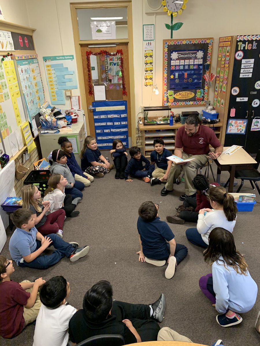 JillianJack421's tweet photo. First mystery reader in room 3 today!  Thank you Mr. Brown!  @SchoolTuttle #turtlepride #tuttlepride https://t.co/dOh8CzKpyb
