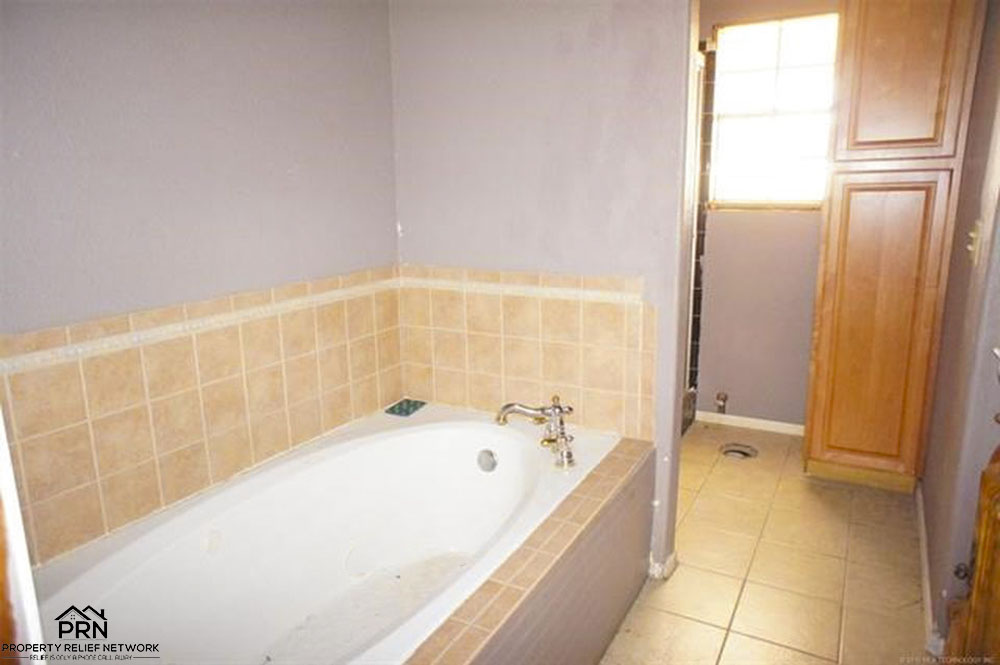 DiscountPN's tweet photo. #Sapulpa, OK 74066

Grab this awesome 2 Story handyman deal. Go for buy&amp;hold, fix&amp;flip or home rental. Similar properties are selling at up to $209K. Yours for only $84,000!

Call Katherine 918-216-0570
https://t.co/V8Ese6AkPe
#Oklahoma #Investment #Property #DiscountPropertyNow https://t.co/ZJU5k2qLlc