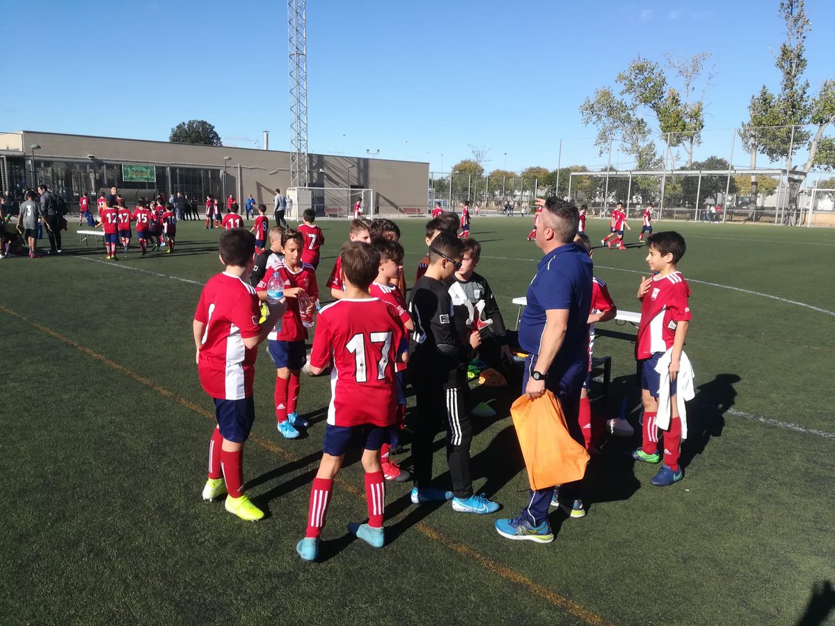 UDAldaiaCF_Base's tweet image. Empate a 2 del Alevín A #rojito remontando un 0-2. Reacción brillante de #laUD 👏🏻👏🏻👏🏻que estuvo a punto de ganar en los últimos minutos #rojitos #uniondeportiva 🔴🔴🔵⚽️