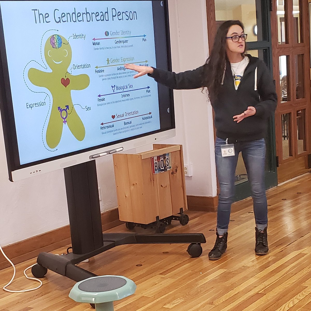 mminkuscds's tweet photo. During MS Small Group Advisory (SGA), our School Based Counselor, Casey Briglia, met with 6th grade to discuss issues surrounding gender and identity. #MSROCKS #advisory #CDSpgh https://t.co/RDMoxA73up