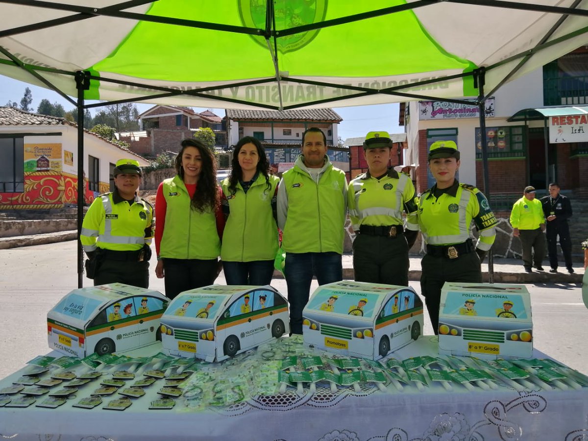 ItboyBoyaca's tweet photo. #Hoy  desde el Pantano de Vargas #Paipa junto a Policía de Boyacá  lanzamos la campaña navideña de la seguridad vial, encendiendo una vela por la víctimas fatales de siniestros viales. https://t.co/3QLMMlbjJB