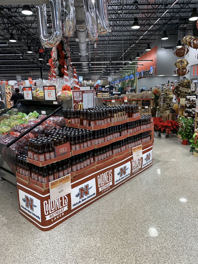 moniquemcrochet's tweet photo. ‘Tis the season is be jolly with #ColonelsRetreat beer @RousesMarkets 🍻🎅🏼 https://t.co/8q4HvQUBnW