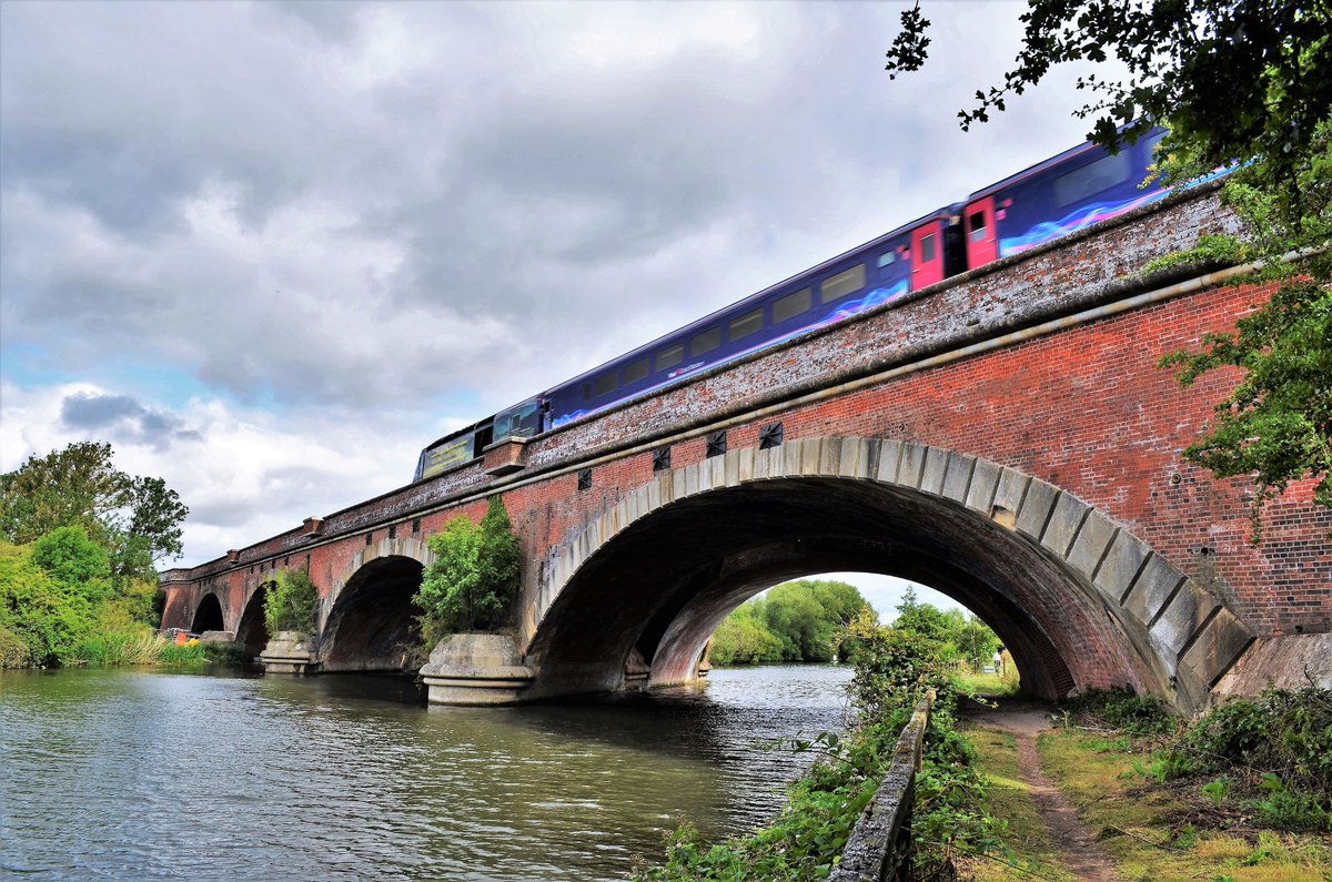 TheRealStavioni's tweet image. Work. Busy. No train photos since last Sunday. So, for no reason at all, some of my @GWRHelp HSTs on the #GWML. #Rail #Train #HST #InterCity125