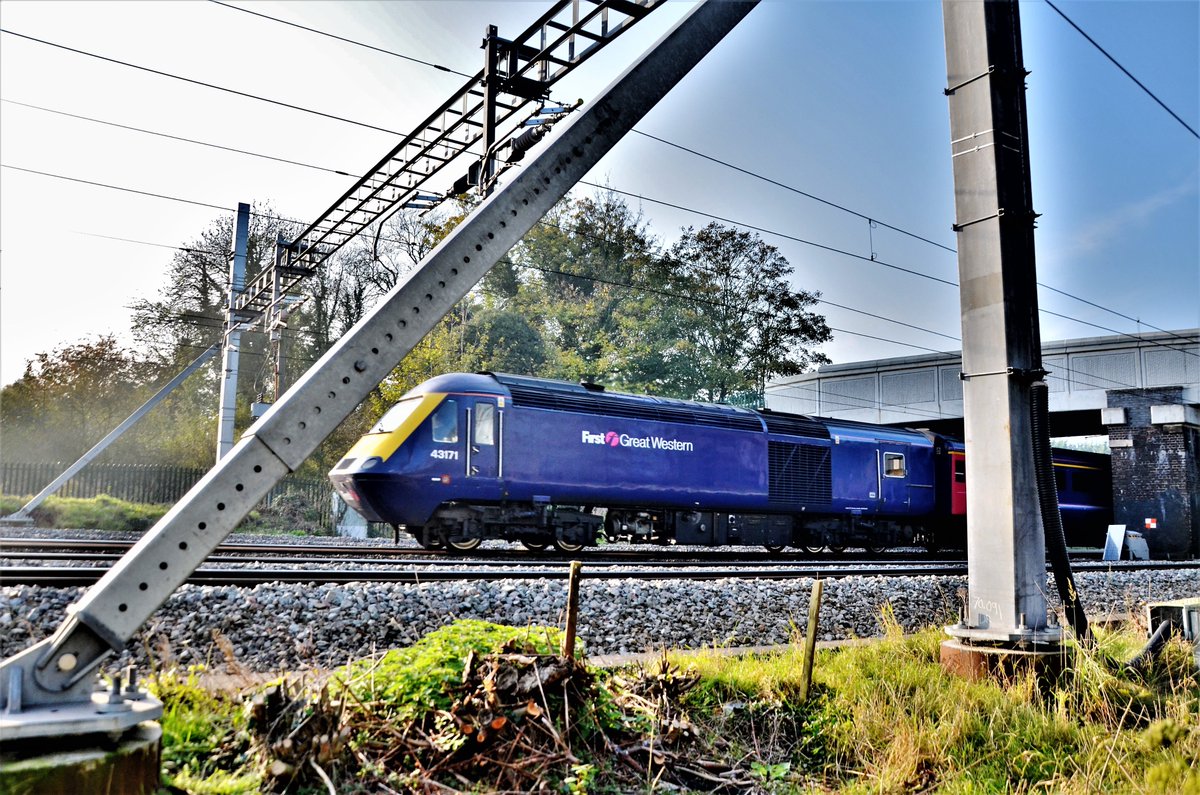 TheRealStavioni's tweet image. Work. Busy. No train photos since last Sunday. So, for no reason at all, some of my @GWRHelp HSTs on the #GWML. #Rail #Train #HST #InterCity125