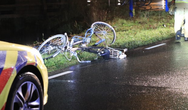 Twee fietsers geschept op kruising in Nijkerk [NIJKERK] Er zijn vrijdagavond 6 december rond 20.15 uur twee fietsers geschept op de Watergoorweg in Nijkerk.