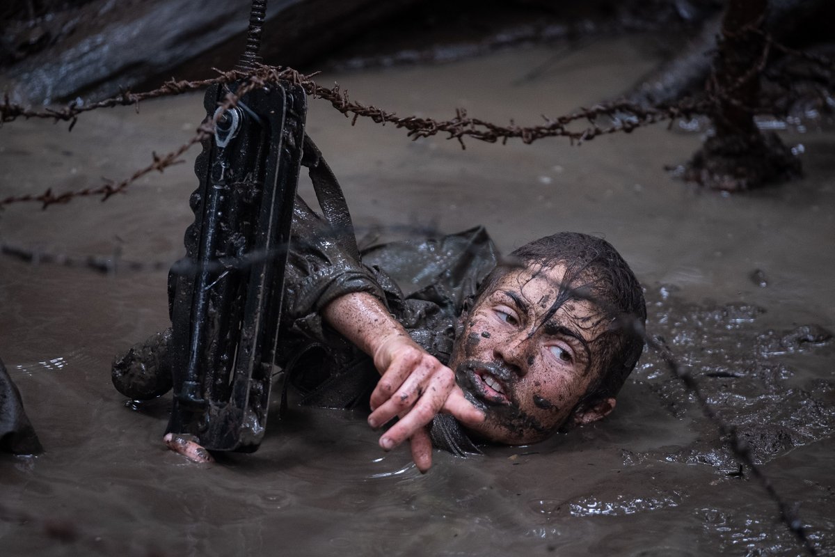 armeedeTerre's tweet image. Le #CEFE aussi mythique que redouté, prépare les militaires de l' @armeedeterre à la vie et au combat en forêt équatoriale.
#PrépaOps

▶️ defense.gouv.fr/web-documentai…