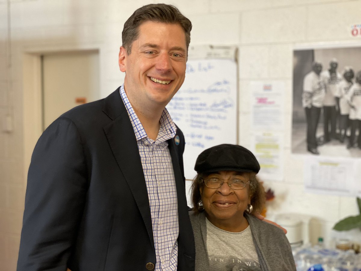 davidfholt's tweet image. They are working the phones at the Freedom Center to turn out the vote for #MAPS4!   #LoveYourOKC