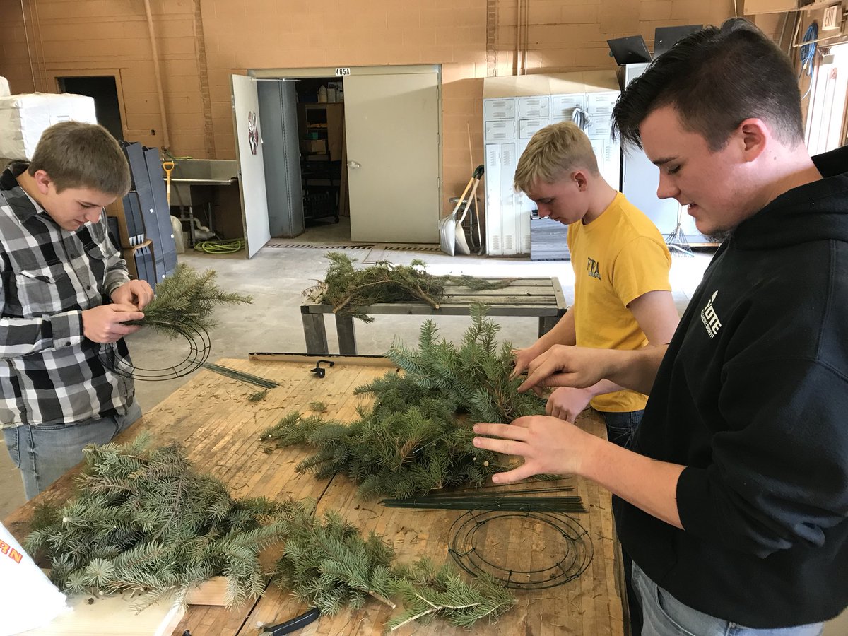 JacobMeisner's tweet photo. It was a βmake itβ kind of day in the ag room. Agronomy students developed pesticide labels of their choice. Ag Science students made cheese. And the horticulture class made wreaths! #learningtodo #teachag #handson #princespride #princeslearning https://t.co/x8fMSURy8n