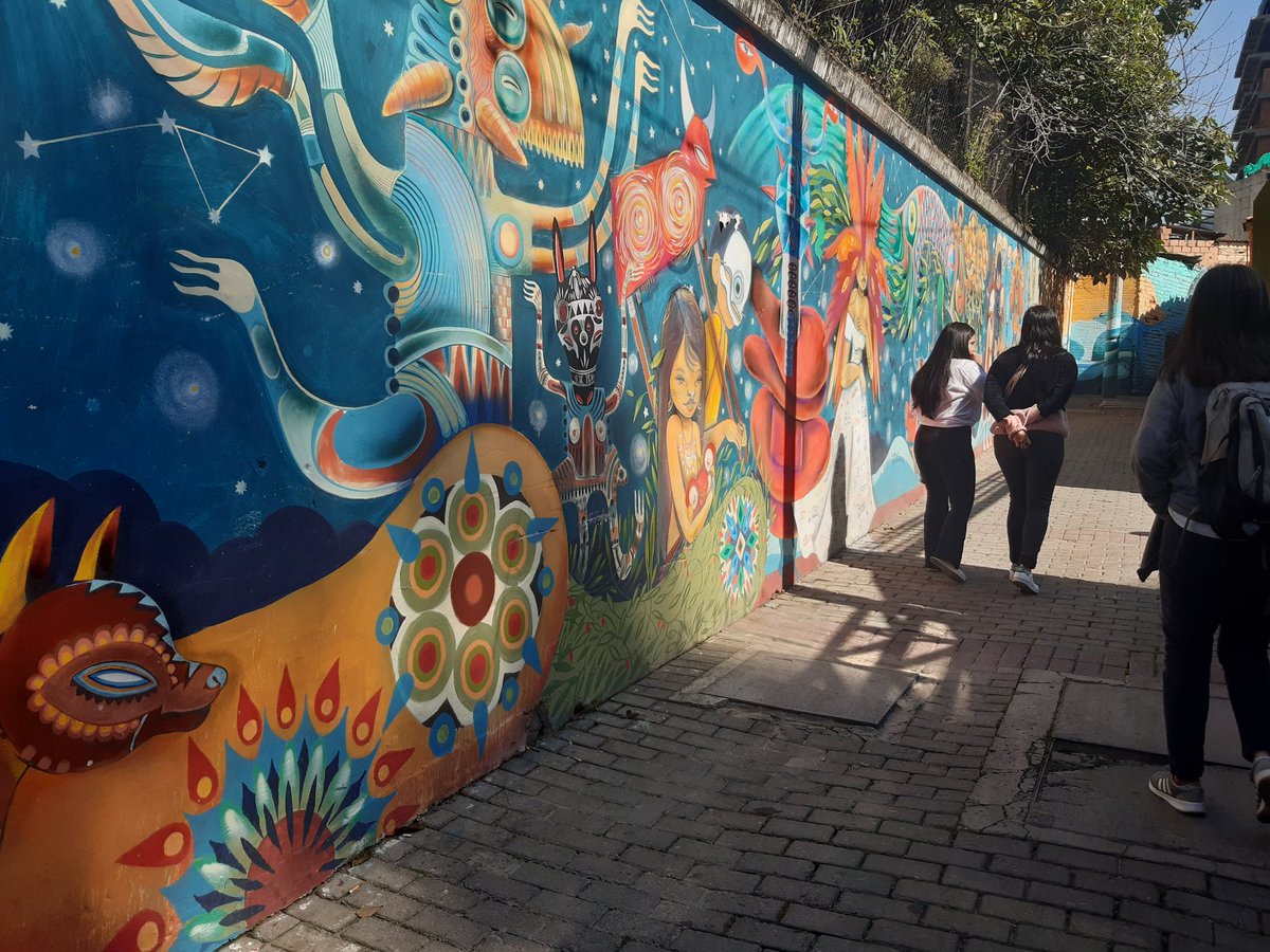 OIMColombia's tweet photo. Con un recorrido por las calles del barrio La Perseverancia en #Bogotá, el grupo de jóvenes 'cero reincidencia' junto a representantes de @USAID_Colombia, @Bogota y OIM Colombia socializaron su iniciativa de "turismo con sentido humano". https://t.co/9PjNgTpEV9