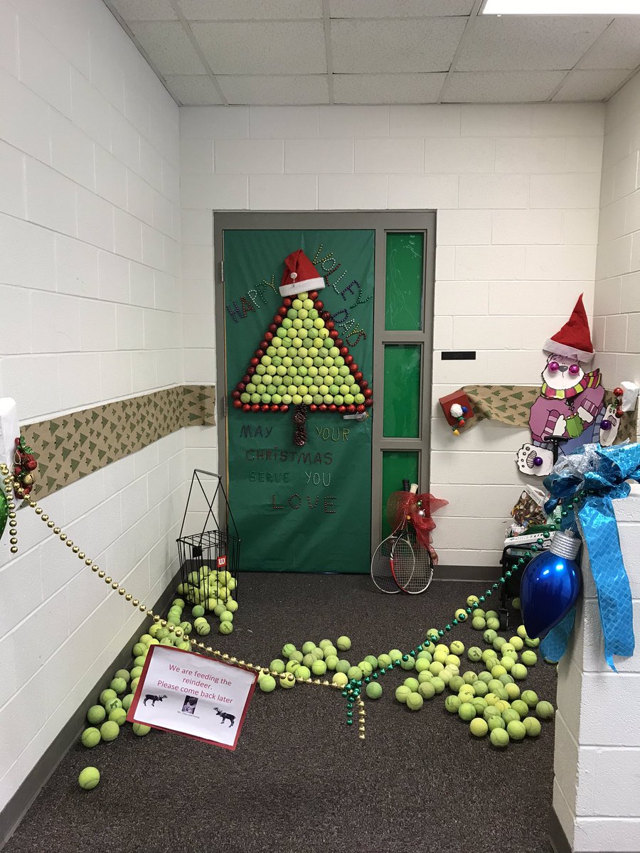 jeller2018's tweet photo. VPM’s all decked out for the holiday season.  #onewhitfield #vpmiddle https://t.co/RXNSCgZP4C