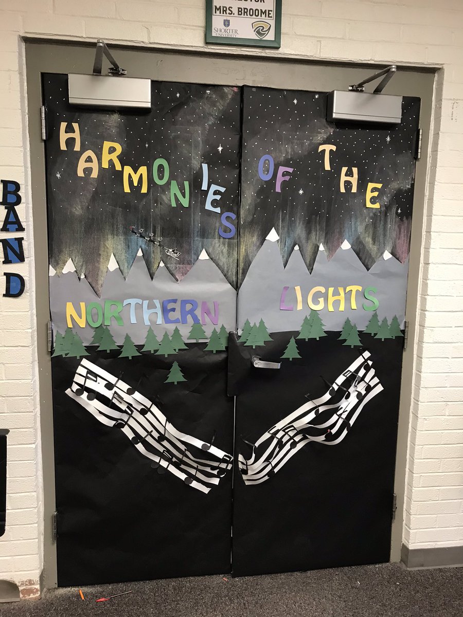 jeller2018's tweet photo. VPM’s all decked out for the holiday season.  #onewhitfield #vpmiddle https://t.co/RXNSCgZP4C