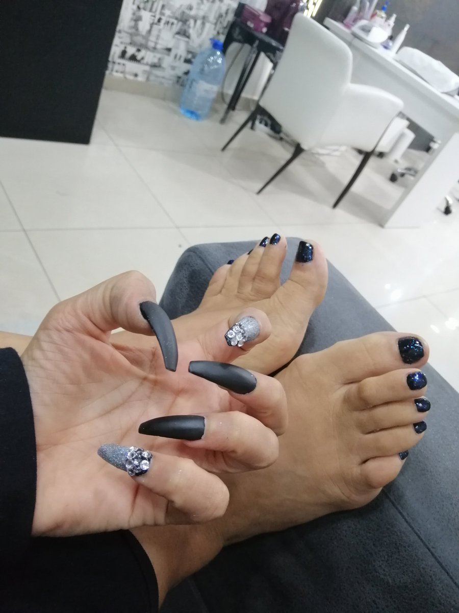 #mistressbeirut #beirutmistress #lebanonmistress #misresslebanon

Where do you think you belong? Huh??