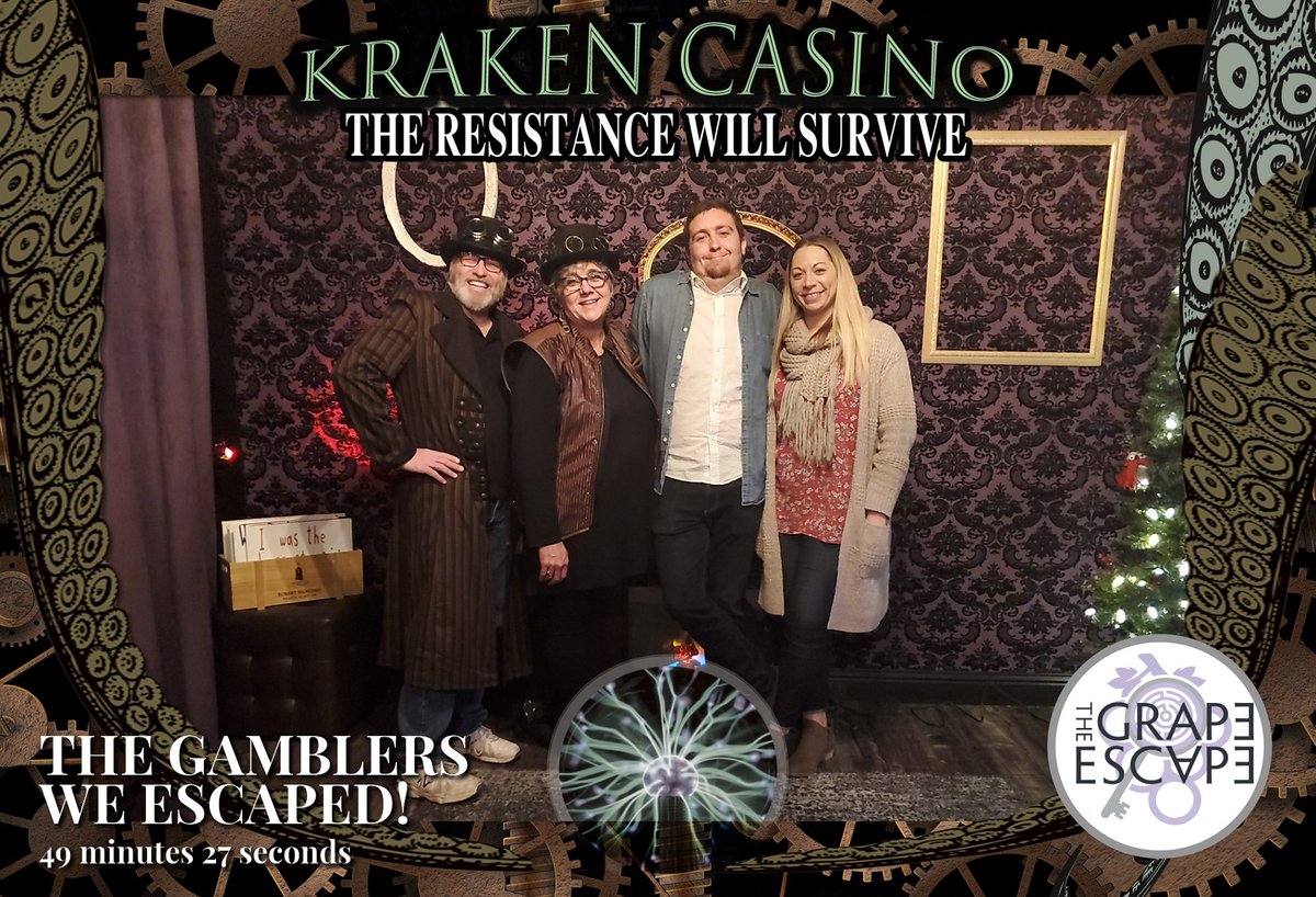 grapeescapenapa's tweet photo. I spy with my little eye... a Christmas Tree! It's that time! Get a gift certificate for that perfect gift today so that you can come down and enjoy as much as Team Gamblers did! #escaperoom #napa #christmas https://t.co/NrJ5YDry45