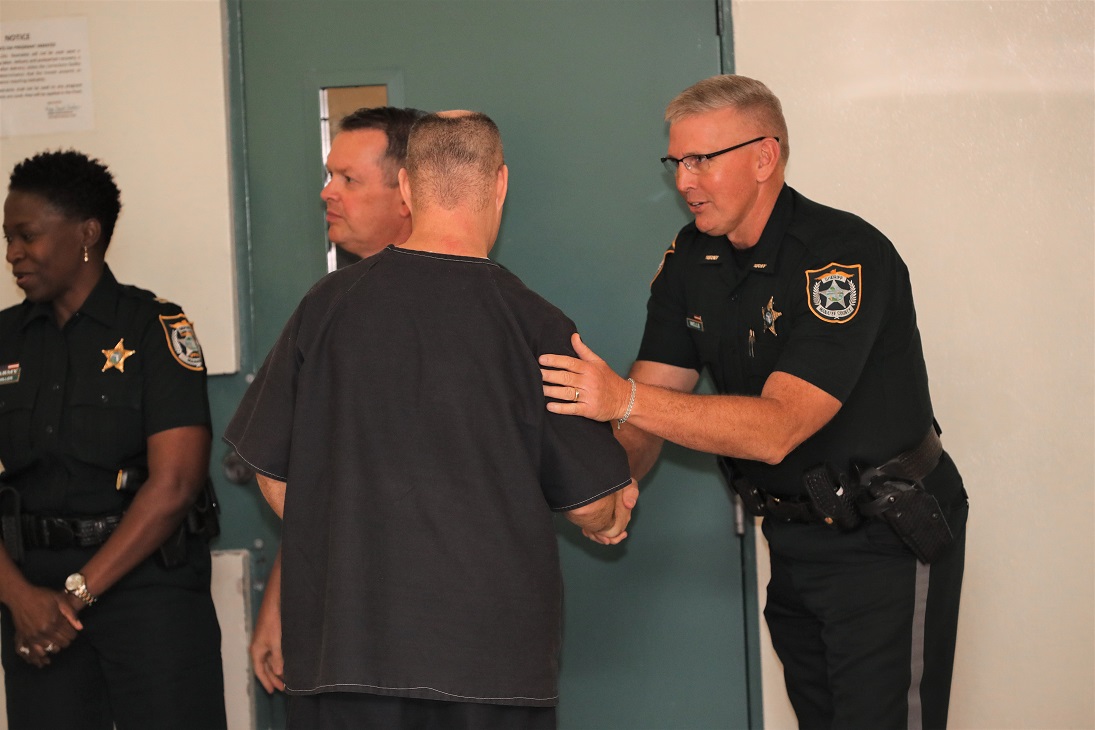 ManateeSheriff's tweet photo. We are so proud of our newest Recovery Pod graduates. We celebrated their efforts to better themselves this week during their graduation at the Manatee County Jail. #MCSORecoveryPod #MCSOCares https://t.co/zx2HSZu7LS
