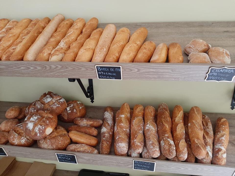 Os gustan nuestros panes????

Tenemos hogaza, barra, rustica, chapata, pan de molde, de hamburguesa... 

🤤🤤