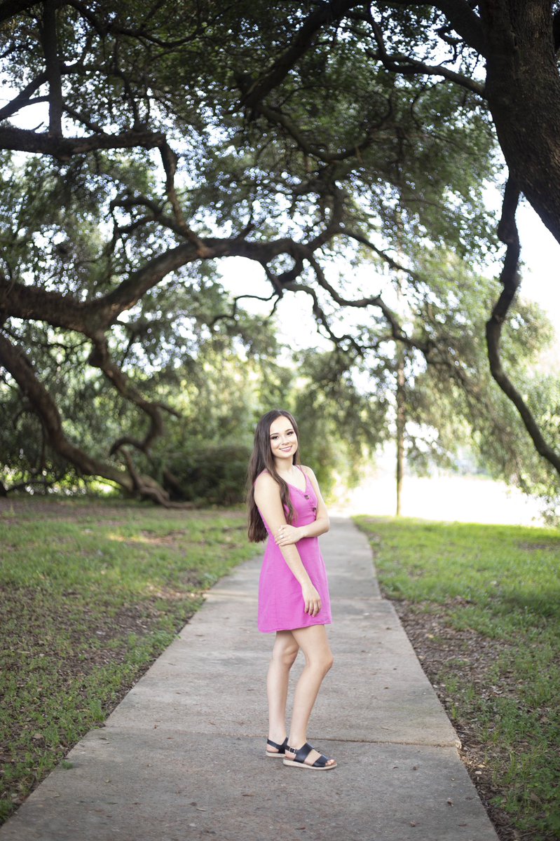 leoweeks_photo's tweet photo. Seniors! You have 25 days to book to get $50 off a 1 hour senior session! 

Message us for more information and to book! 
#leoweeks #leoweeksphotographers #pnghs #memorialhighschool #pamemorial #portarthur #portneches #groves #nederland #nederlandhs #nederlandbulldogs #senior2020 https://t.co/dgMRr7jRZ9