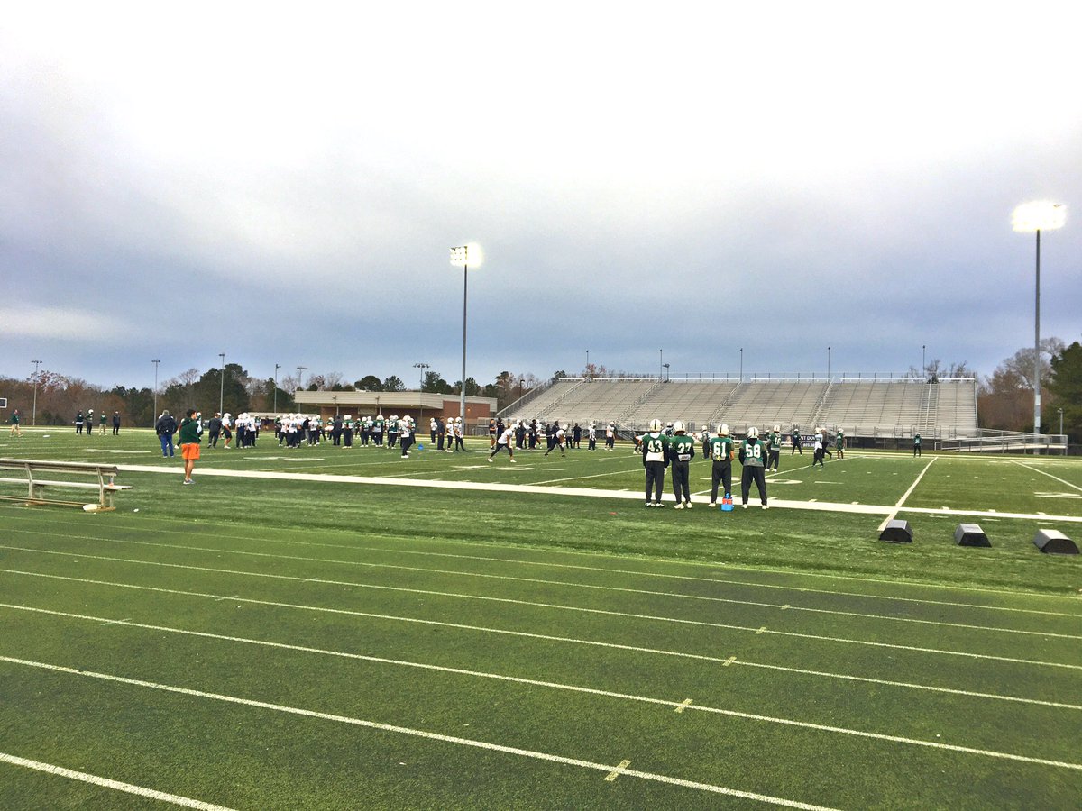 AshleyDusenbury's tweet photo. Quick stop at Dutch Fork’s final practice of the year and the last practice ever for @JustinDusenbury. It’s been an amazing ride for our family, @dfhsfootball! 💚🦊🏈🌟🏆
#All4Four https://t.co/qxbu9w0eCD
