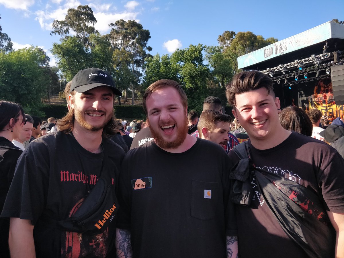 Arctrx's tweet image. I saw the Veronicas and Parkway Drive at the same place on the same day on the same STAGE
If this isn't the best country in the world I dunno what is