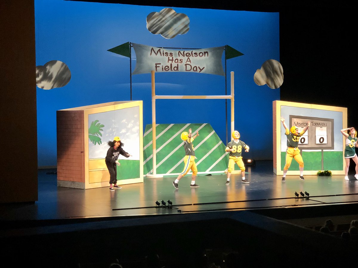 MoodyPerformanceHall tweet media